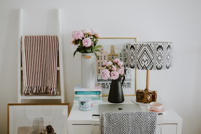 black-and-white-table-lamp-on-white-wooden-table